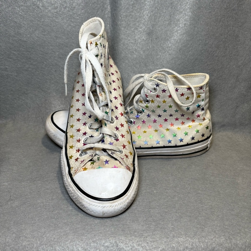 CONVERSE CHUCK TAYLOR ALL STAR HI TOPS, Size 6 Junior